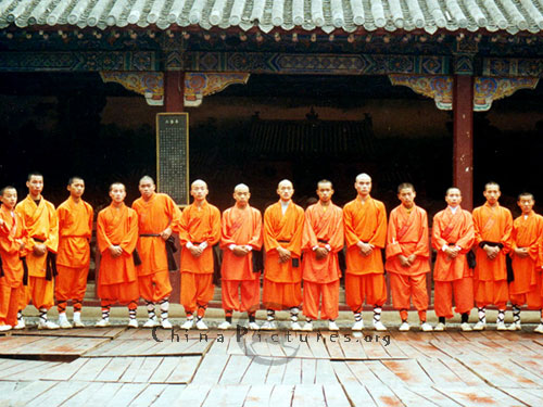 Monges Tibetanos